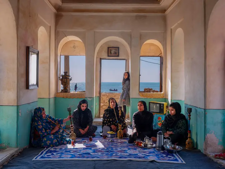 In the shadows of silent women
