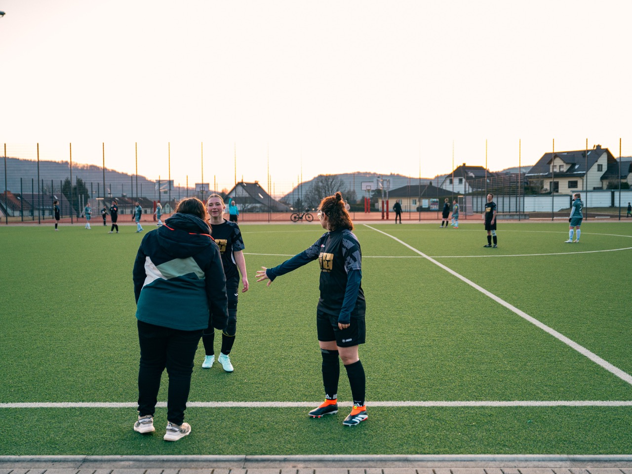 Groß (8 - Leaving_the_Sidelines_008 - 290e08cb-18f0-4da5-ba0c-c0f19aa99586).jpeg