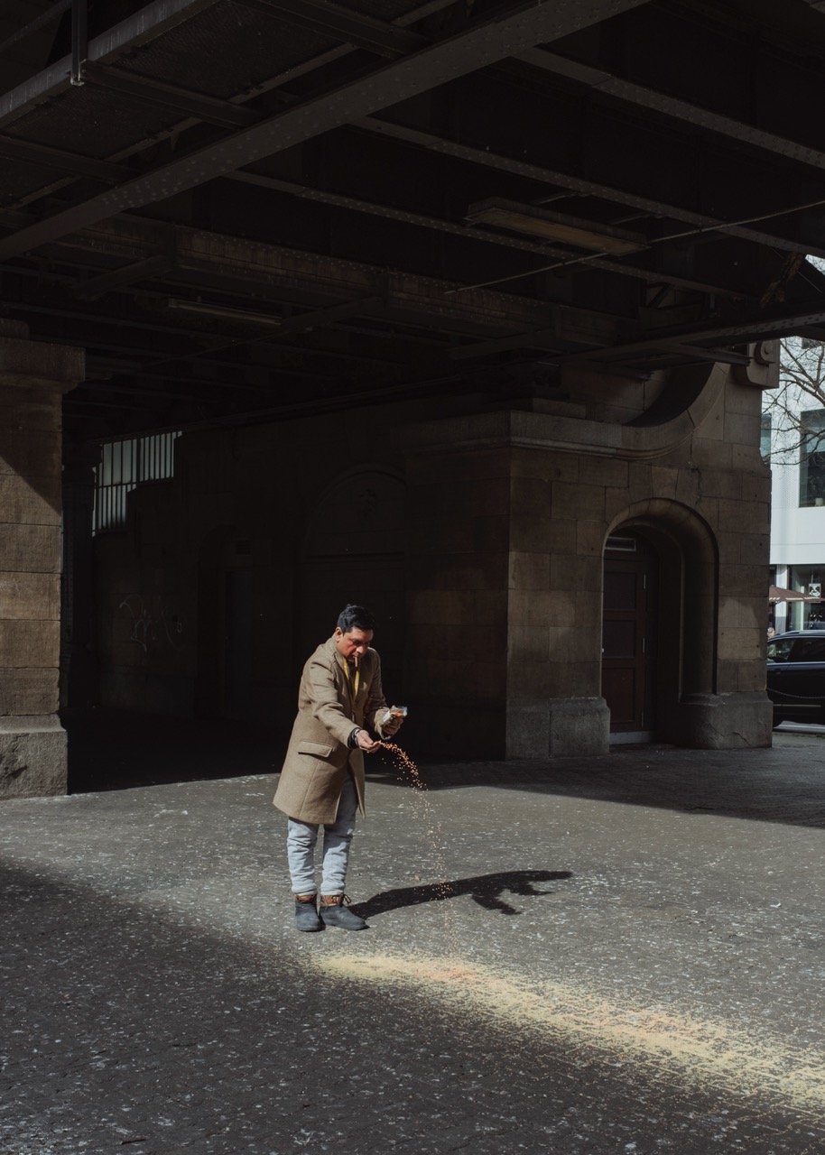 Groß (10 - The man who feeds the birds - cec8165f-67a3-4958-a921-78df12d7d143).jpeg