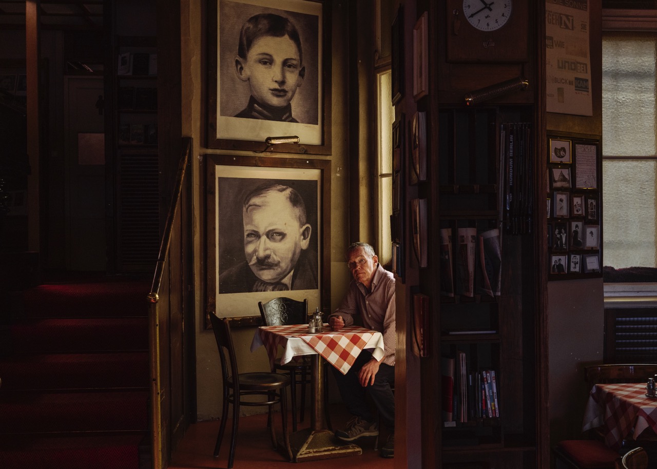Groß (3 - Joseph Roth Diele - b2deb96c-999c-4109-931d-311ed4b315f6).jpeg