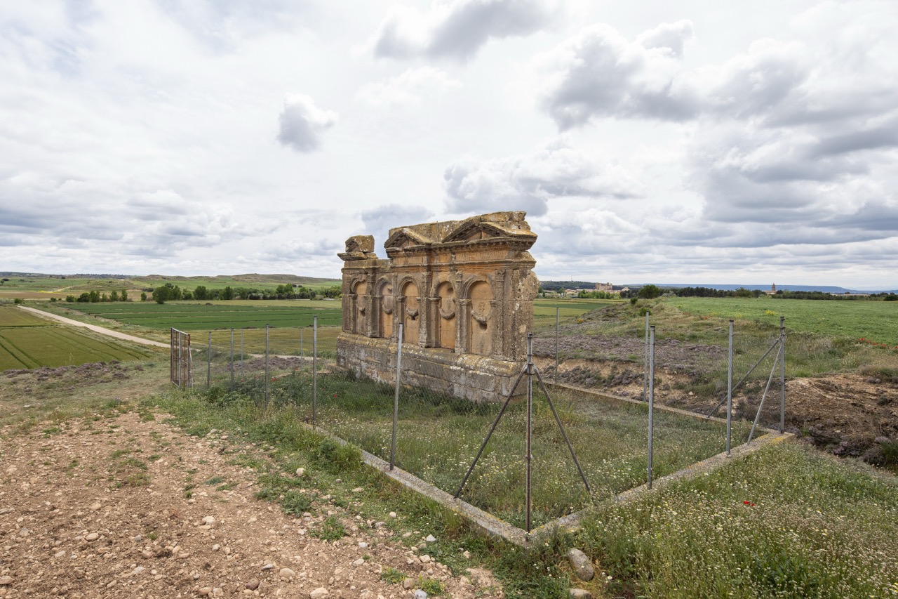 Groß (3 - KNECHTEL_RUINS_PORTFOLIO-3 - 475114db-410a-4b70-9b3c-9da19b740170).jpeg