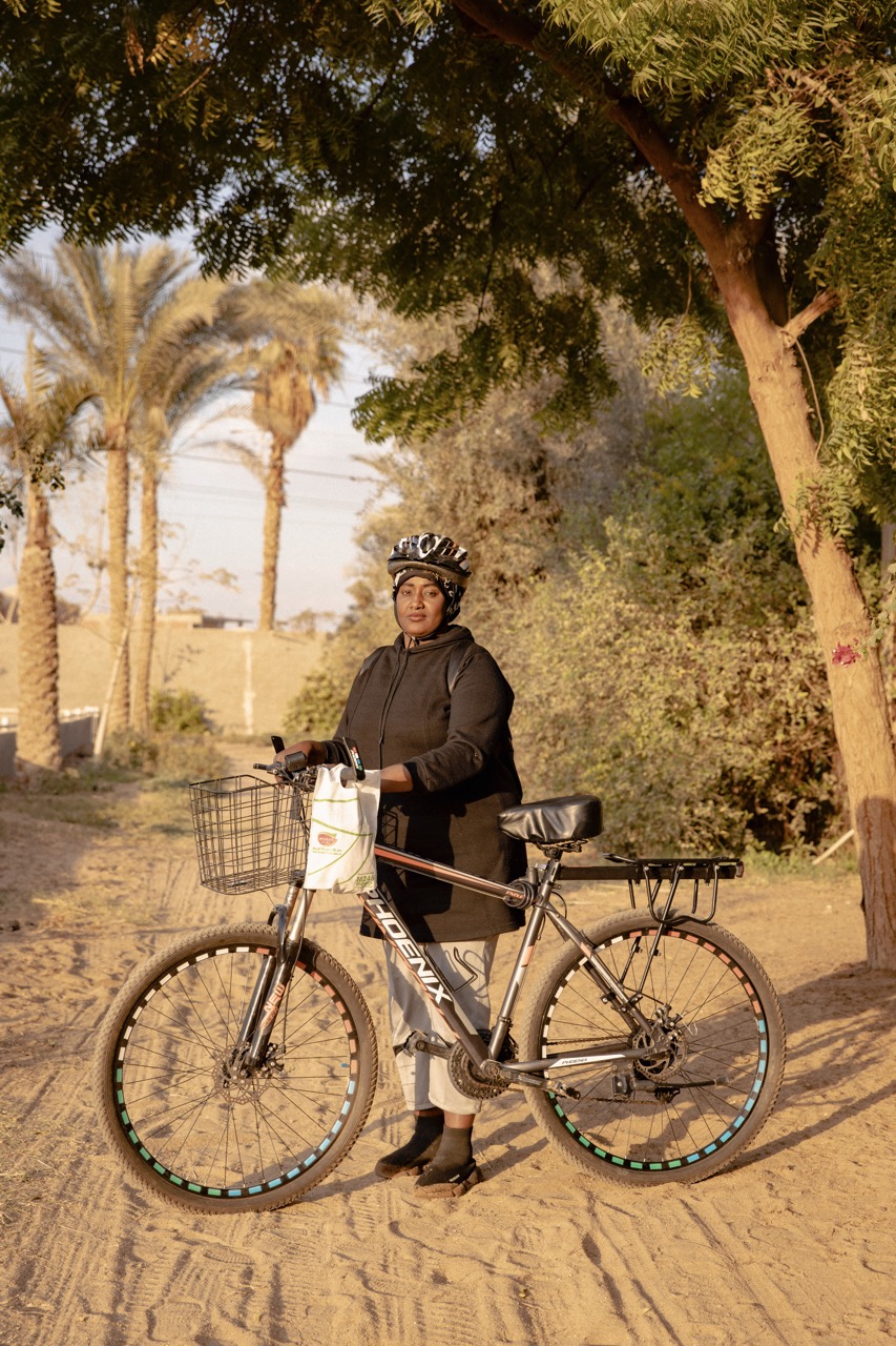 Groß (5 - Salma Awad (footballer- bicycle supplier) 1 - 93aab80f-c0a0-4643-a880-2028ed282e.jpeg