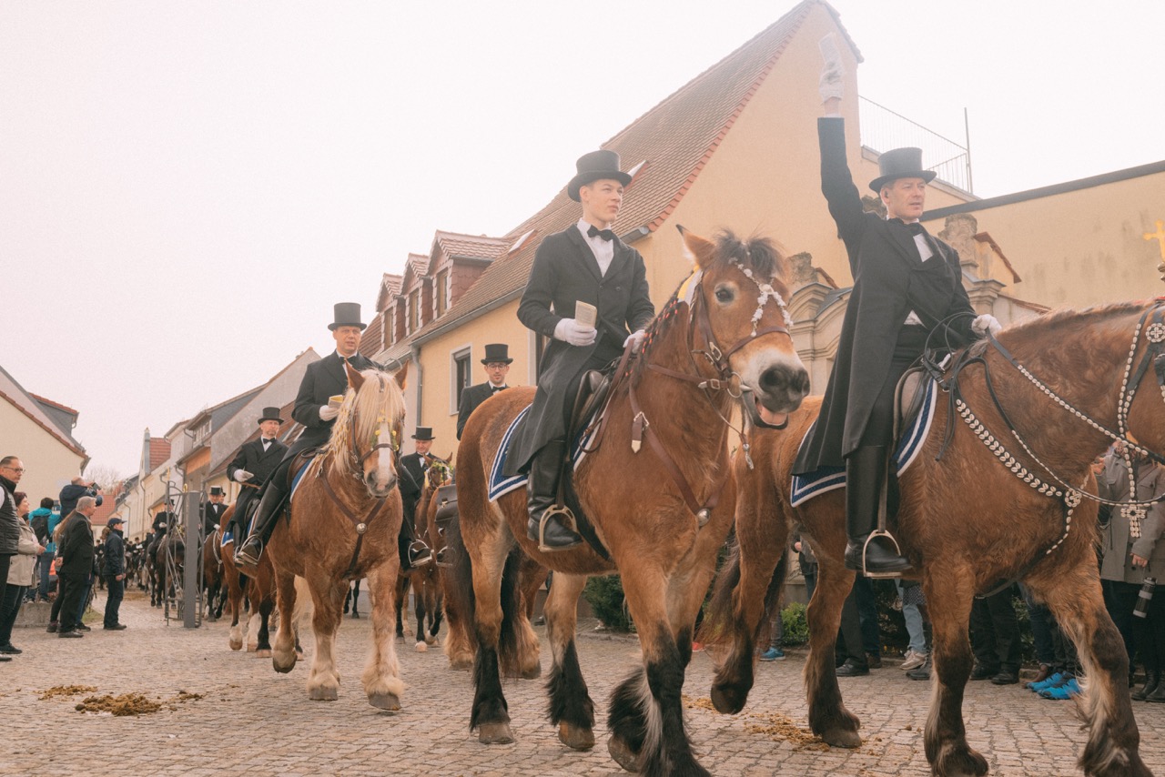 Groß (4 - Easter riders in Wittichenau - 92e9c539-8360-4f0b-932a-a9002589c394).jpeg