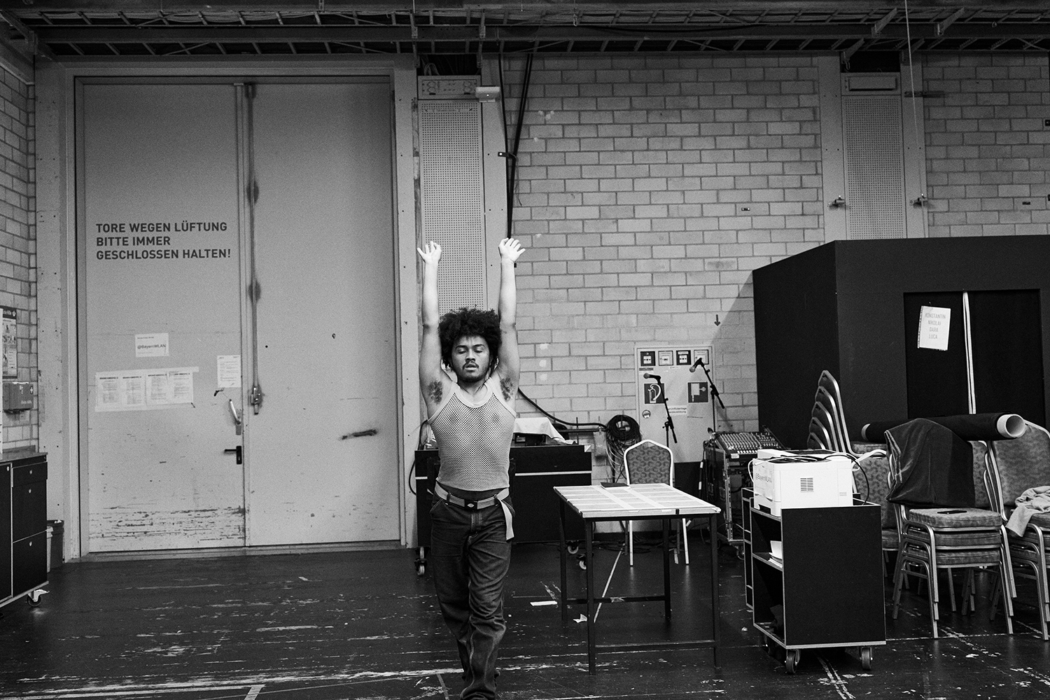7 - Of Homage an Resistance, BTS - cfd68469-ed73-4b5a-96a1-f97c4c6ec1f8.jpg