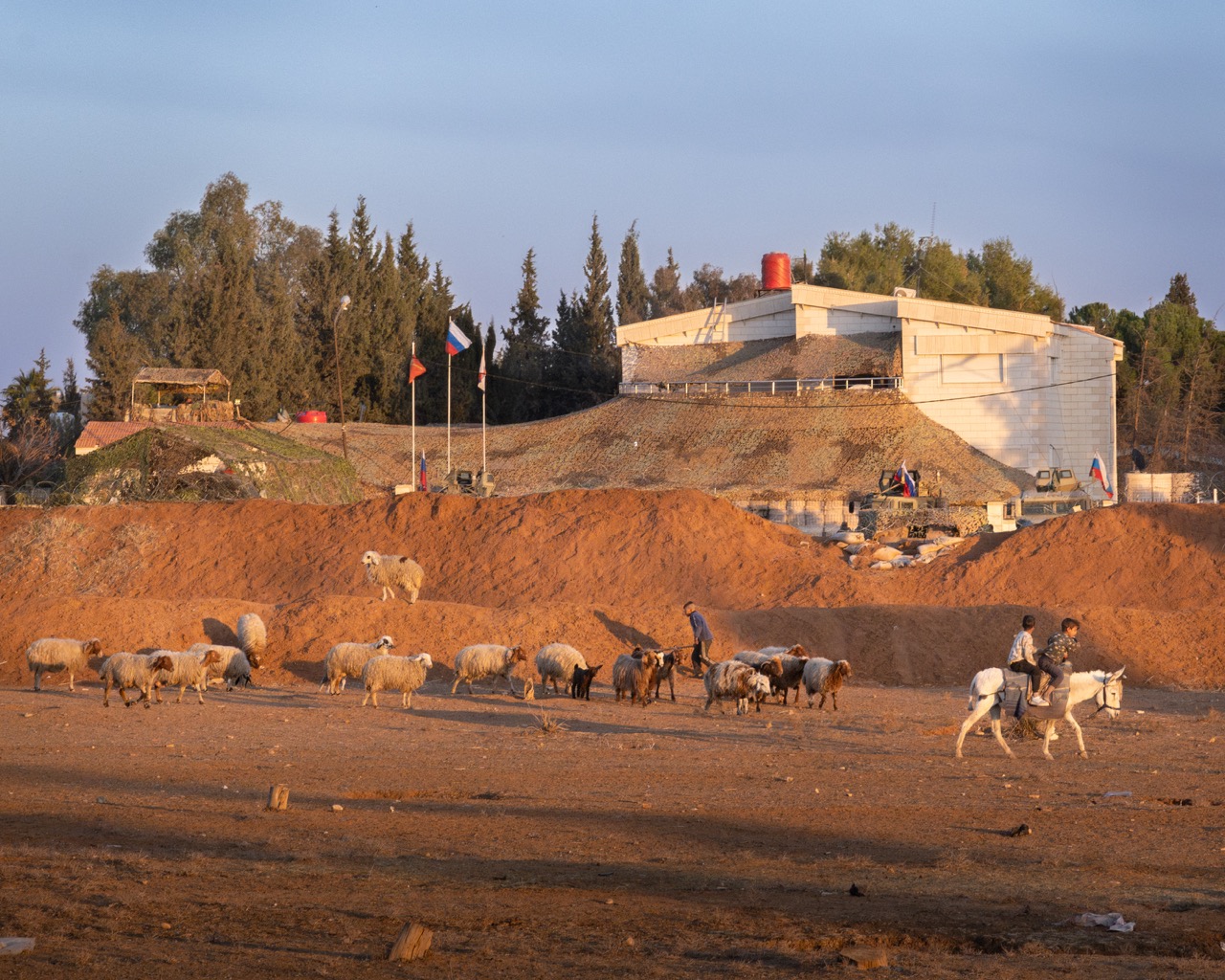 Groß (10 - Russian military base in Qamishli - f5c0e4ce-8ad5-43c2-a3ff-af65b22e9761).jpeg