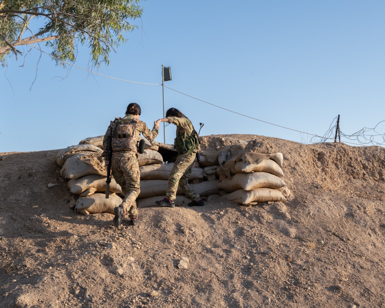 Groß (8 - Kämpferinnen der YPJ - 7fae0079-8654-485b-a9f9-98fe4e40c552).jpeg
