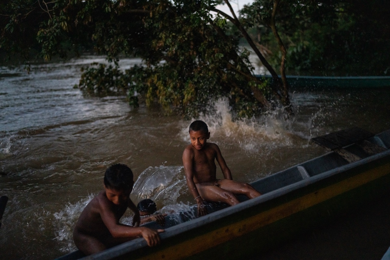 Groß (4 - Waorani- The Indigenous Defenders of the Amazon - 4d623343-6e20-4608-b0d4-24ed43.jpeg