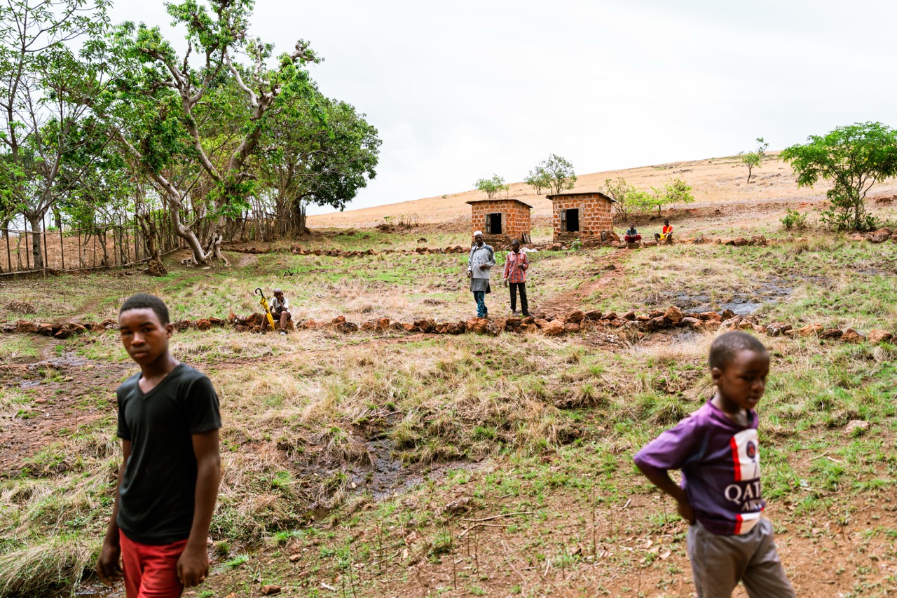 Groß (1 - In the Fouta-Djalon region of Guinea- many young men migrate to North Africa or .jpeg