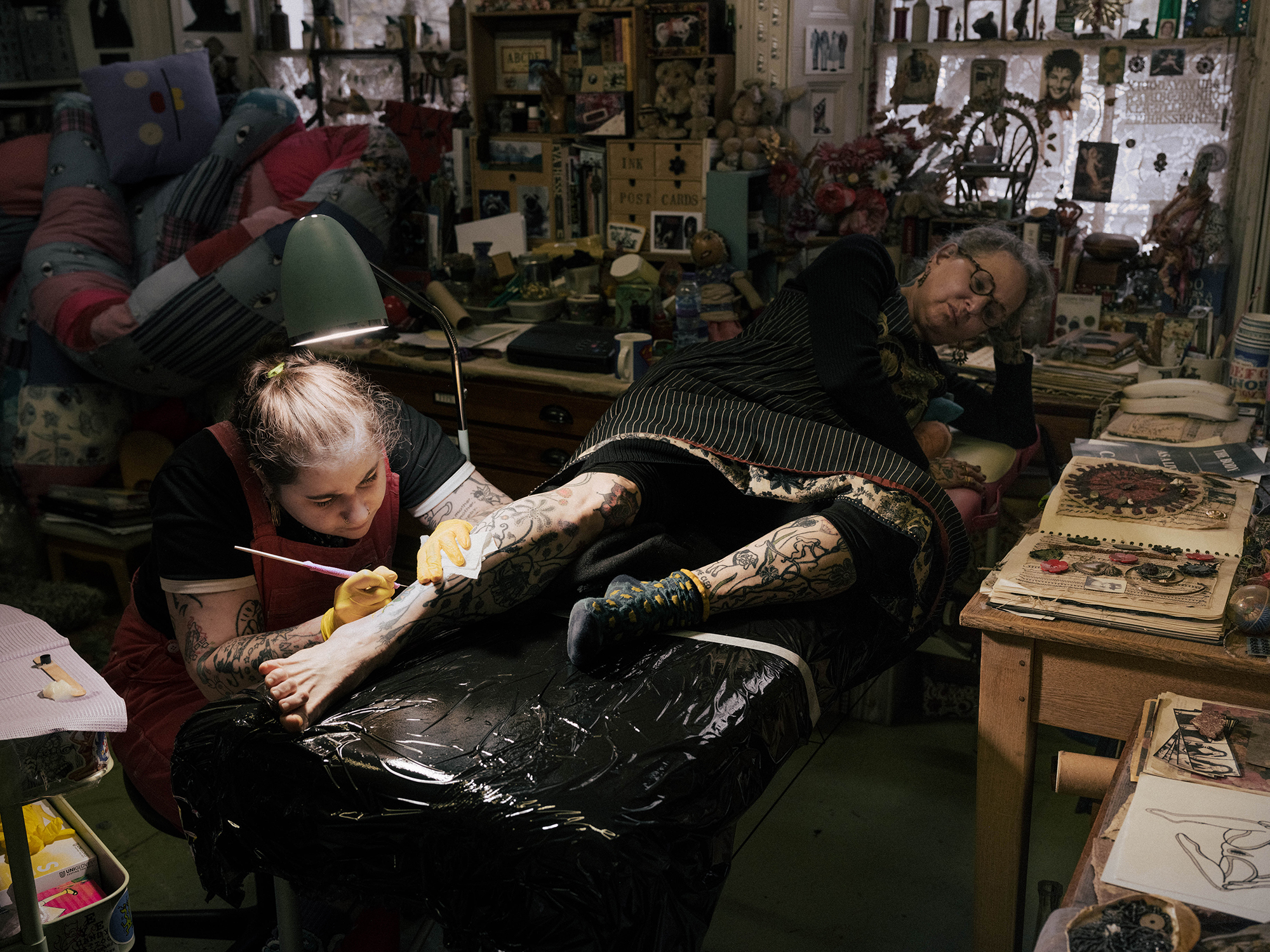 5 - Lois tattooing Carey - ae0511e3-6d4e-4d4e-9b22-6603375067e5.jpg