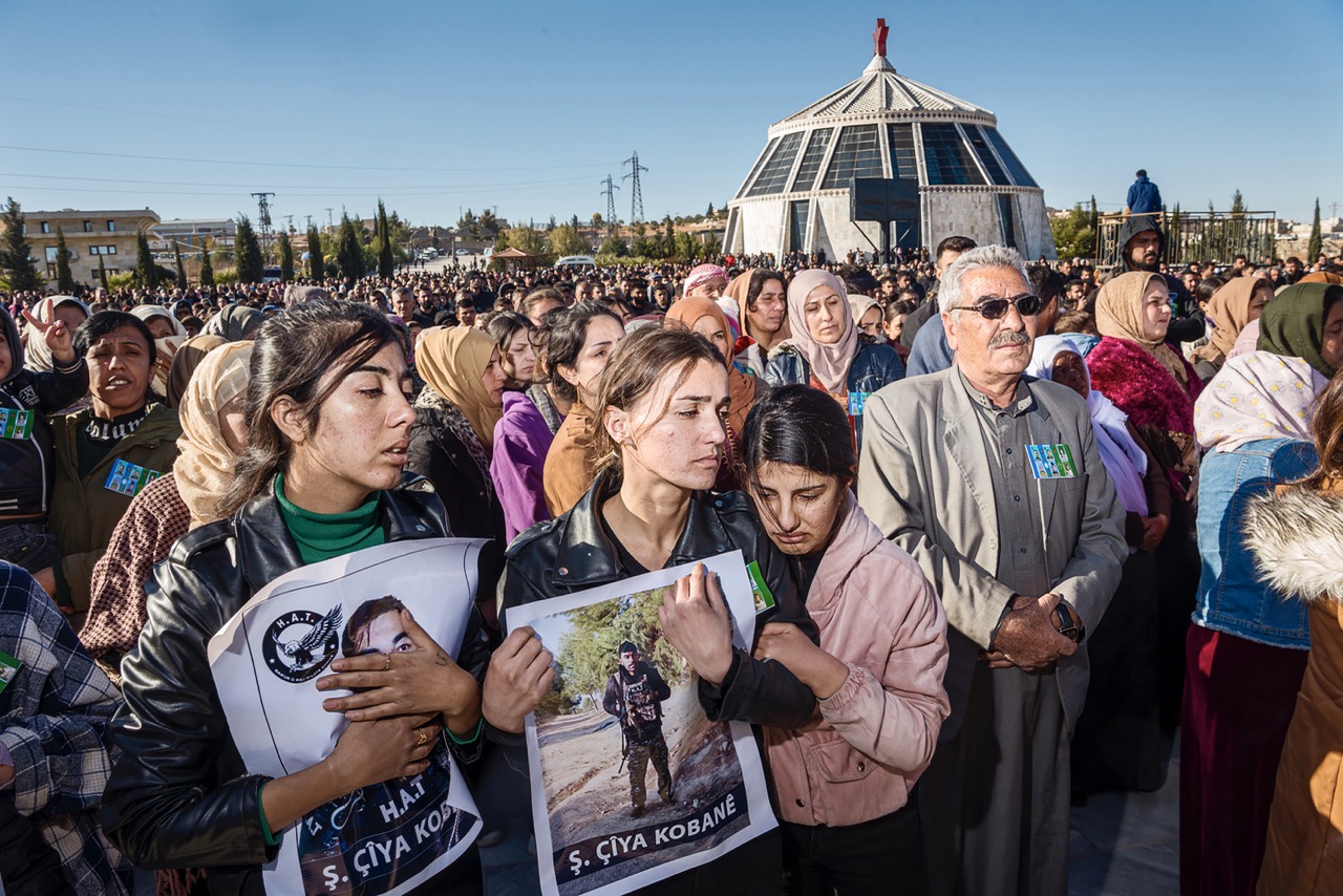 Groß (8 - Revolution-in-the-Shadow-of-Syria_Simon_Clement-08 - cc41e49c-6228-4c30-aafa-93e.jpeg