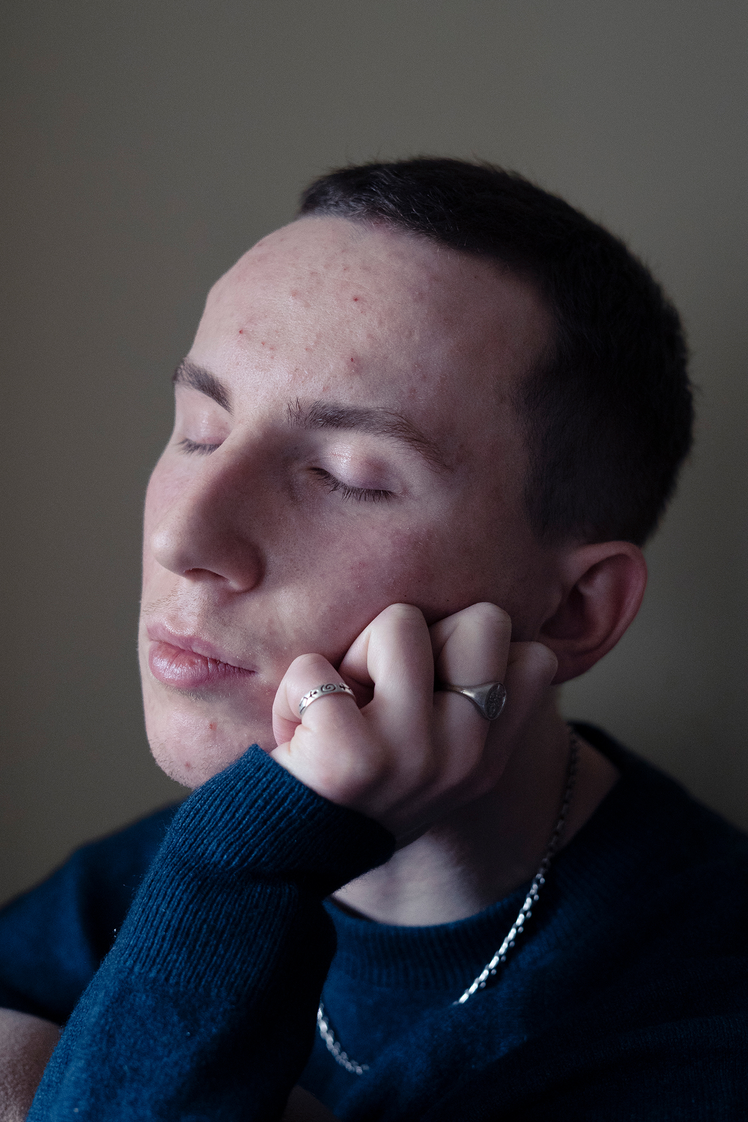 Fragile as Glass: Queer people in the face of the Russian invasion.