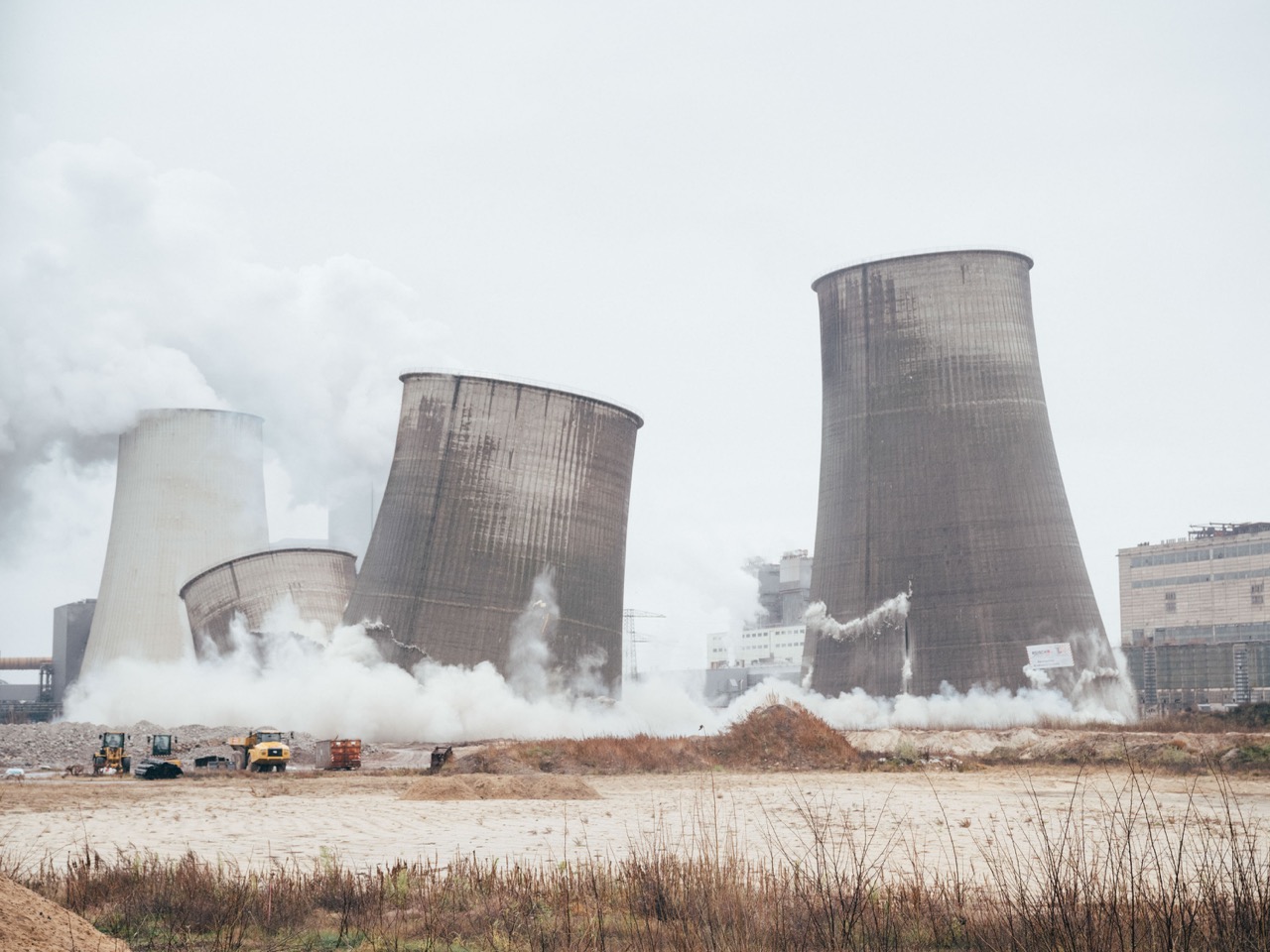 Groß (2 - Blasting of the cooling towers at the Boxberg power station - dd08fde2-aeaa-4779.jpeg