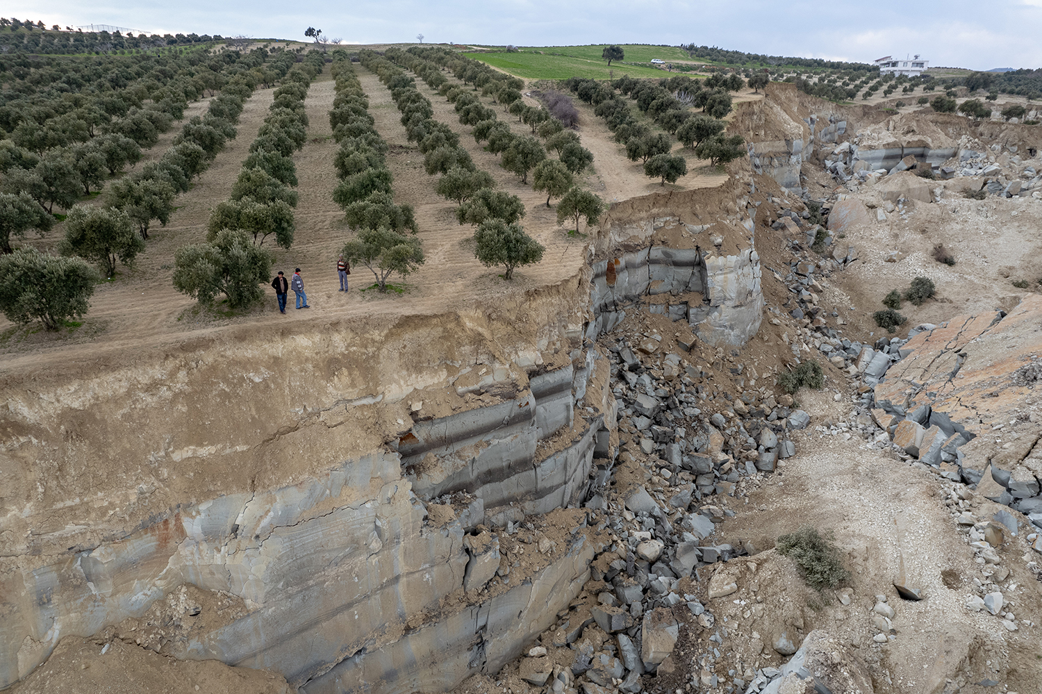 Fault Line : Surviving 7.7 and 7.6 Earthquakes